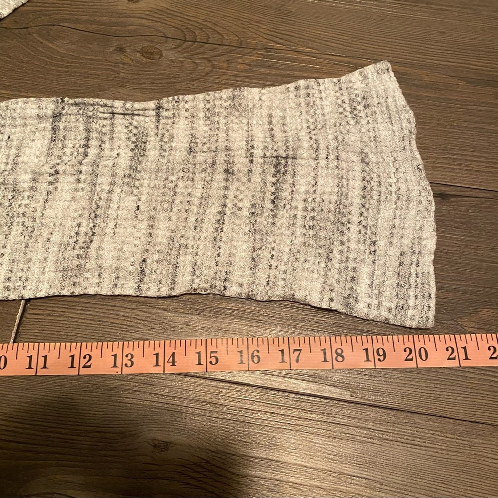 Gray and white long sleeve flowy tee - Picture 6 of 7